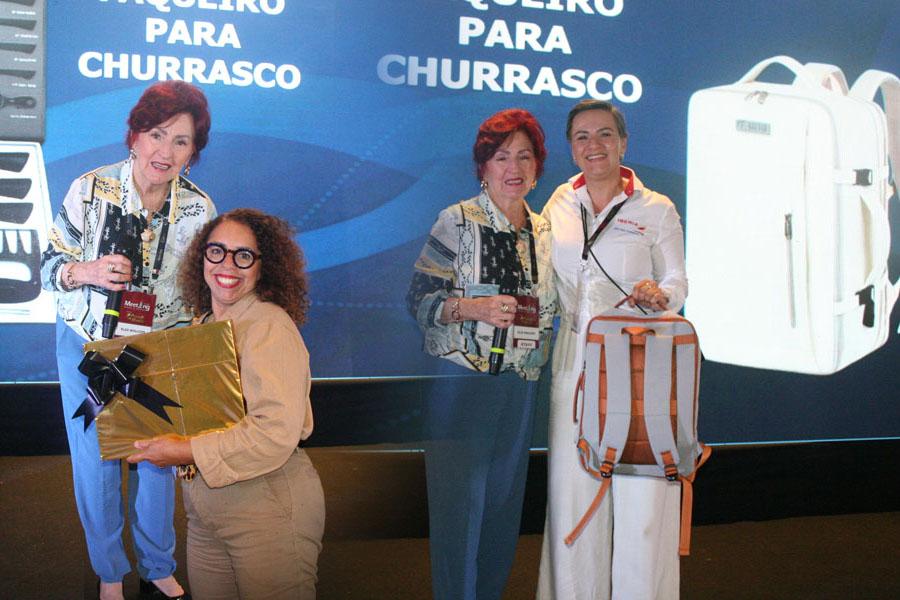 Sandra Thimoteo, do Assador, ganhou um faqueiro para churrasco e Carolina Ribeiro, da Iberia, levou uma mochila para notebook.