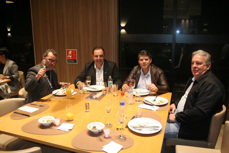 No encerramento um jantar festivo, marcou o sucesso do Evento.