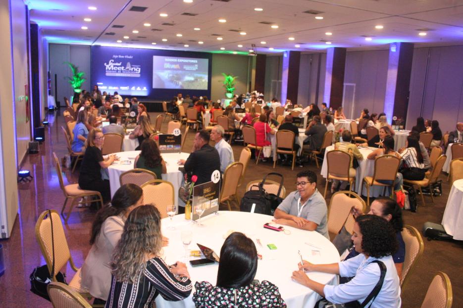 ...Proporcionando o encontro do corporativo local, com expositores de todo Brasil.