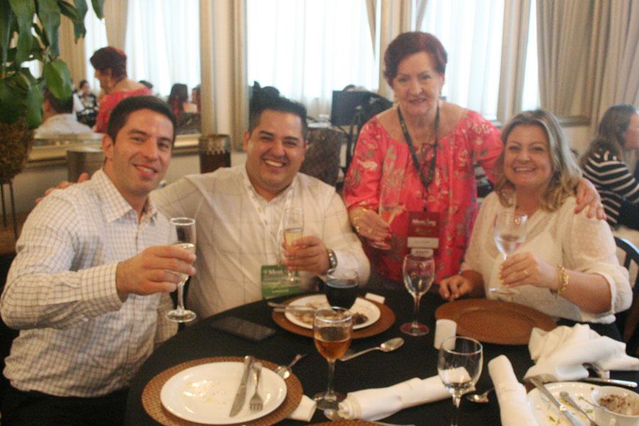 ...e expositores, comemorou muis um evento...