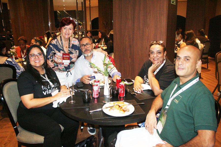 Momento do jantar festivo.