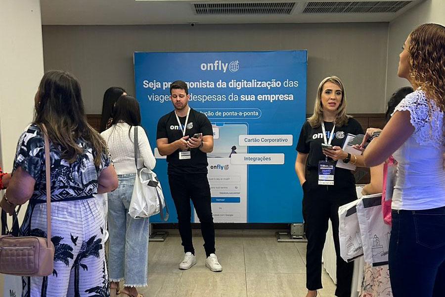 A OnFly no espaço Lounge Desk, divulgando sua plataforma.