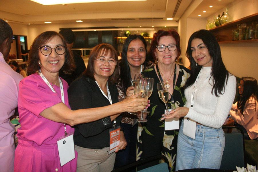 Elza Wolcoff, com as participantes de João Pessoa.