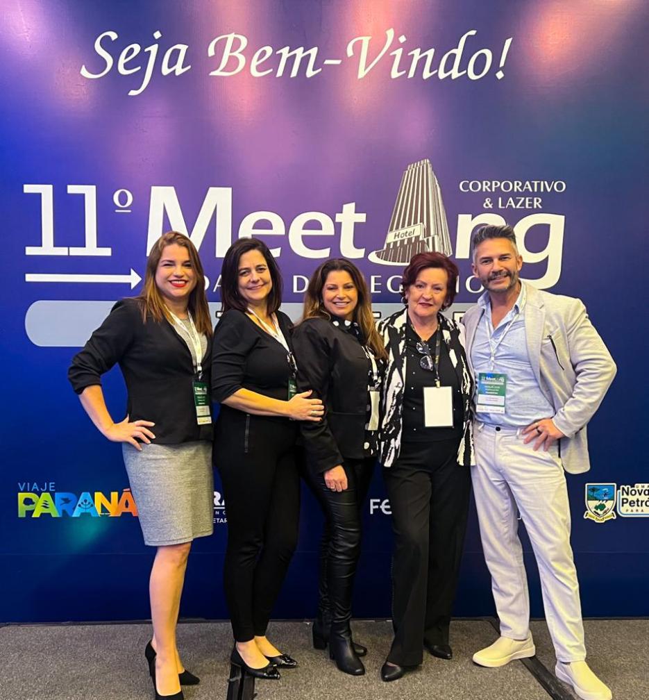 Da esquerda para a direita, Ada Barroso, Ana Reiff, Simone Cherubini, Elza Wolcoff e Alexandre Simões, da Accor.