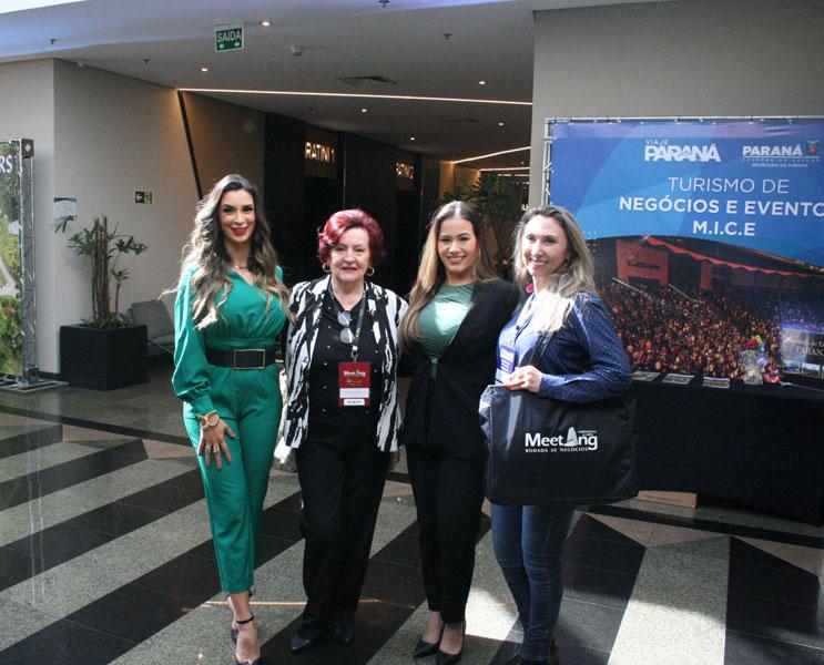 Da esquerda para a direita Fernanda Oliveira (palestrante do evento), Elza Wolcoff, Juliana Fontans e Cristiane de Souza da Indigo Group.