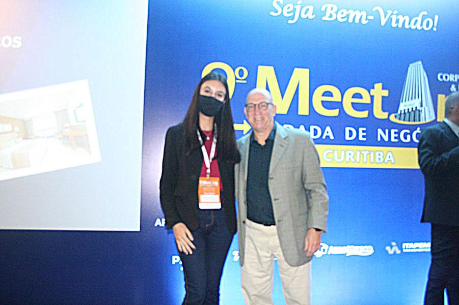 Elisabete Meirinho Pereira - da Tripservice Eventos, ganhou um fim de semana com acomp. no Hotel Luzeiros Fortaleza - CE, das mãos de Dagoberto Silva.