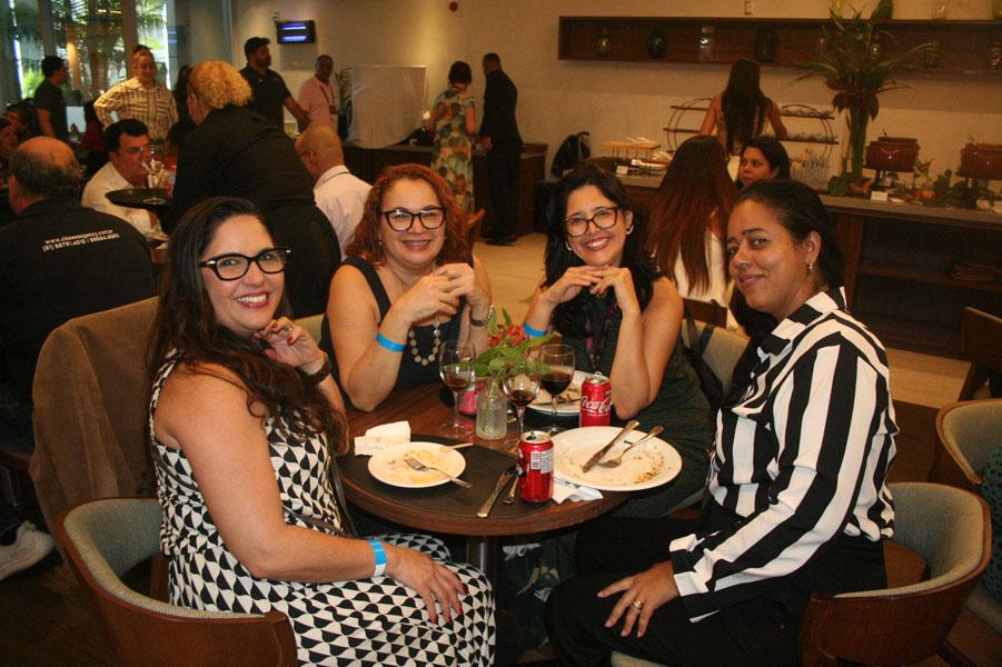 Ao final um almoço, regado a espumante e muita descontração...