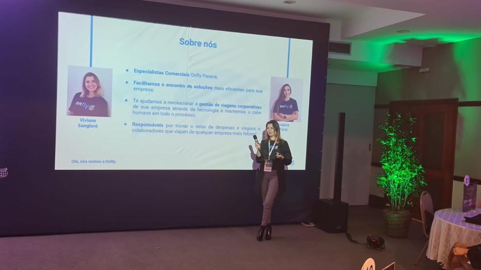 Logo em seguida, a OnFly,  representada por Viviane Sanglard, mostrou as facilidades da plataforma para viagens corporativas.
