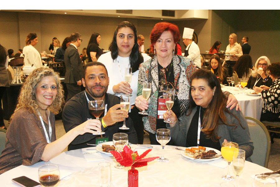 Ao final, um almoço festivo finalizou o Meeting, com brindes Elza Wolcoff.