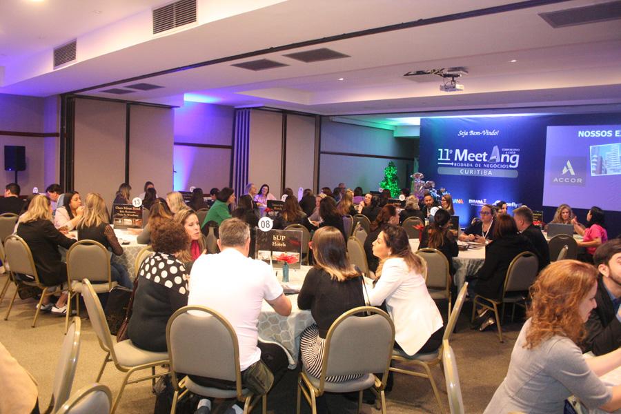 ...de expositores de todo o Brasil, apresentando seus empreendimentos...