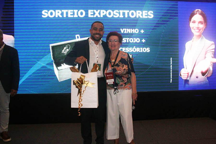 Sorteio dos Expositores - Estojo + Vinho - Renato Cruz, do Slaviero Hot?is.