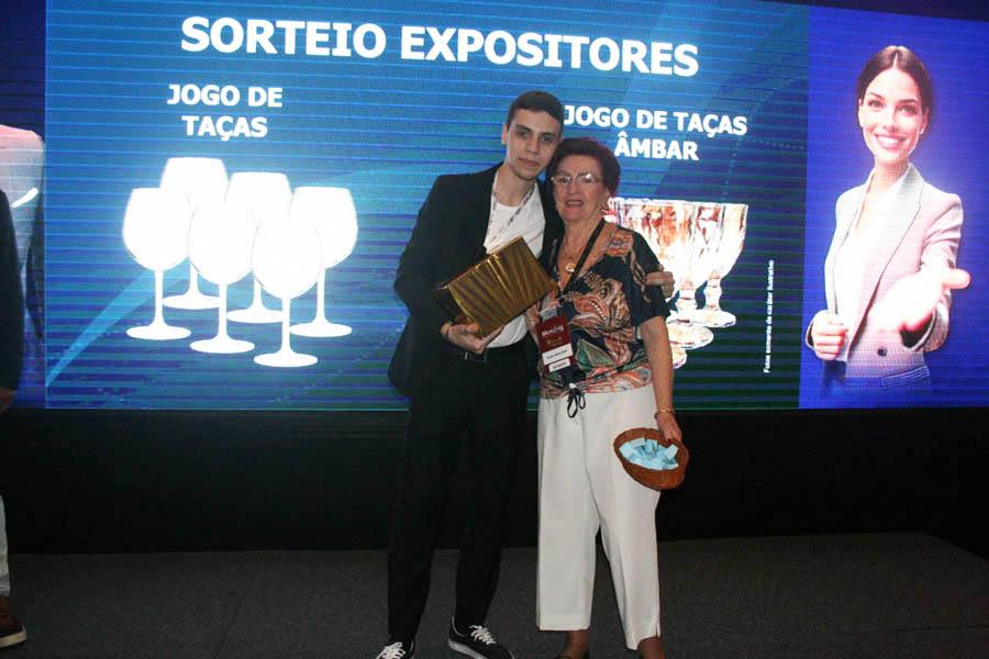 Sorteio dos Expositores - Jo de Ta?as ?mbar - Fl?vio Manoel, do Royal Hot?is.