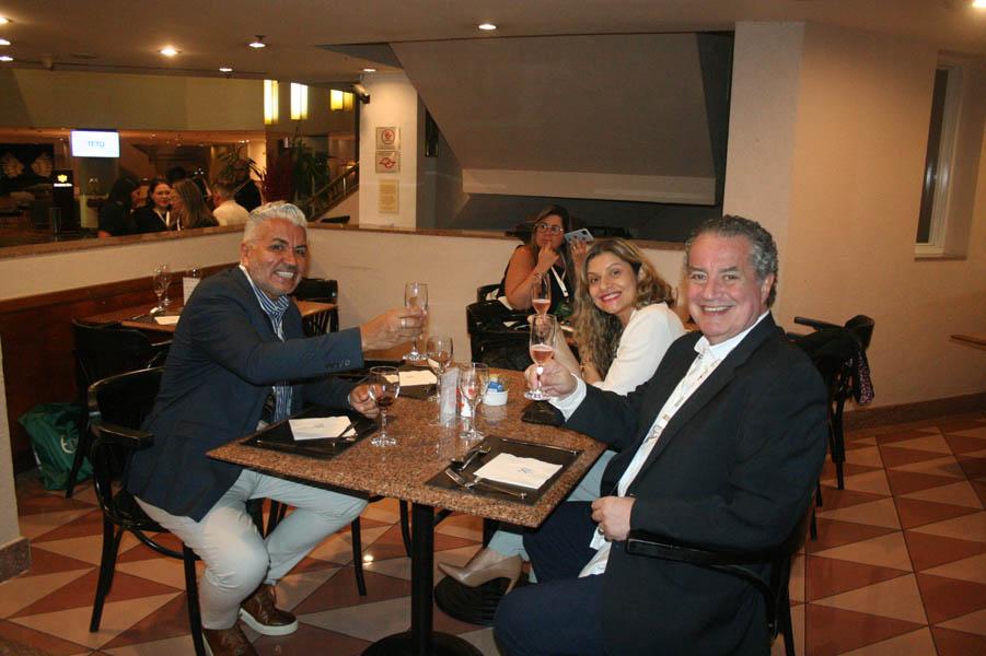 Momento do jantar festivo.