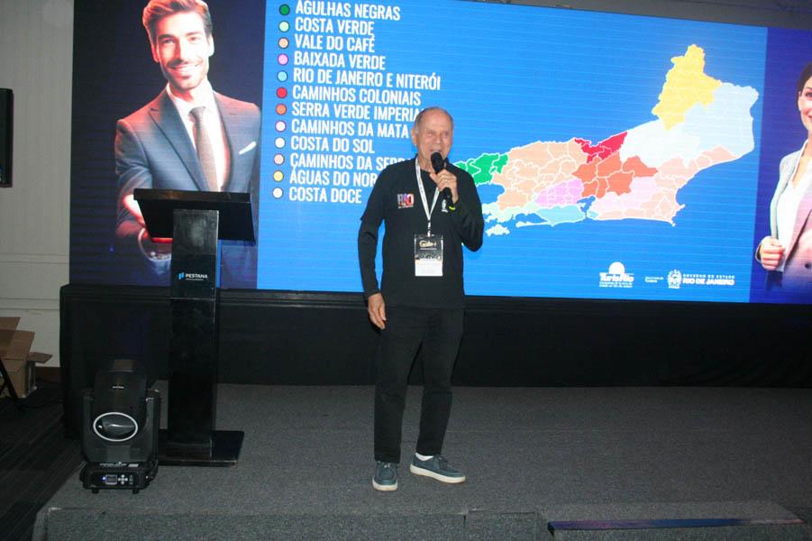 Em seguida Erly de Jesus, juntamente com...