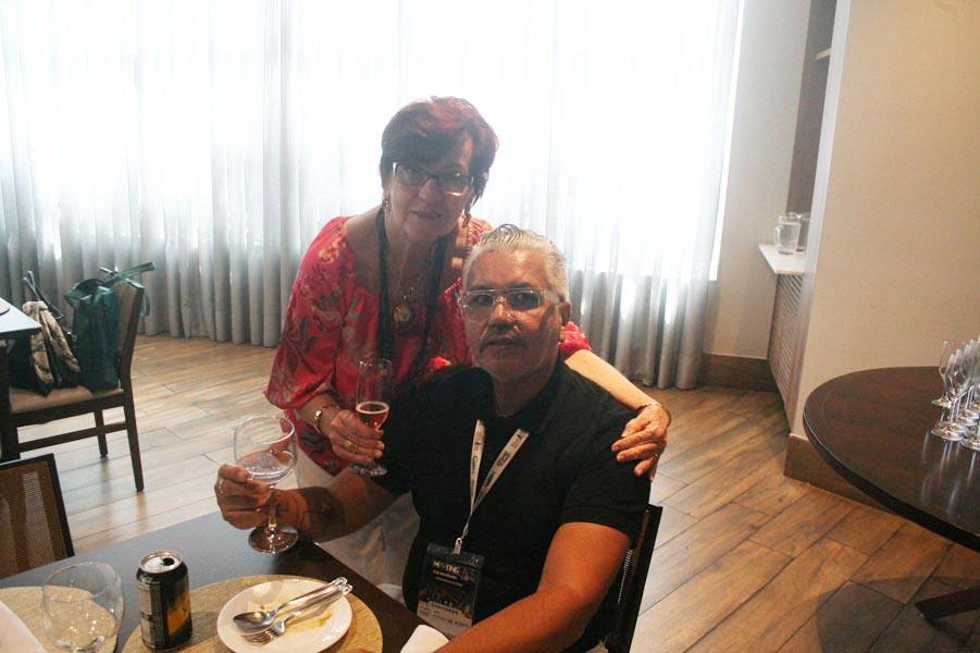 Elza Wolcoff, juntamente com Carlos Nascimento, dos Hotéis Luzeiros.