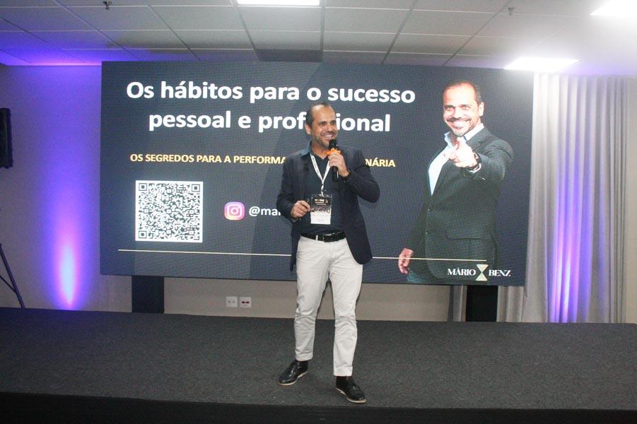 Logo após Mário Benz, contagiou os participantes com uma palestra engrandecedora que motivou a todos.