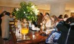 Participantes em um Welcome Coffee, no luxuoso foyer do Hotel Plaza São Rafael;